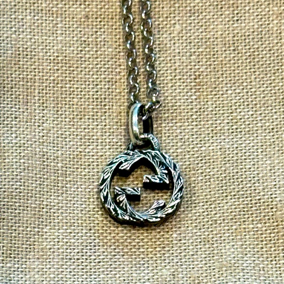GUCCI NWT Authentic Interlocking Pendant Necklace - Picture 5 of 7